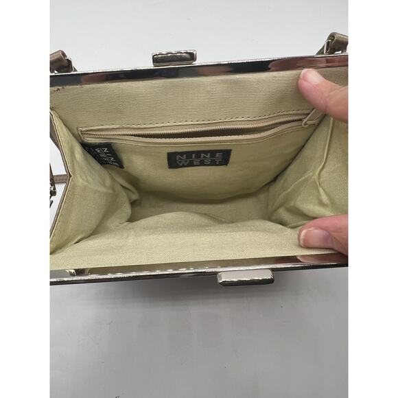 Y2K Nine West Beige Metallic Shoulder Bag Purse, Twist closure bottom spotting - Picture 7 of 10